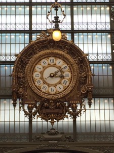 Horloge dans le Hall du Musée d'Orsay