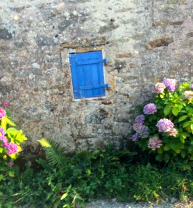 Ile d'Yeu - Little bleu window
