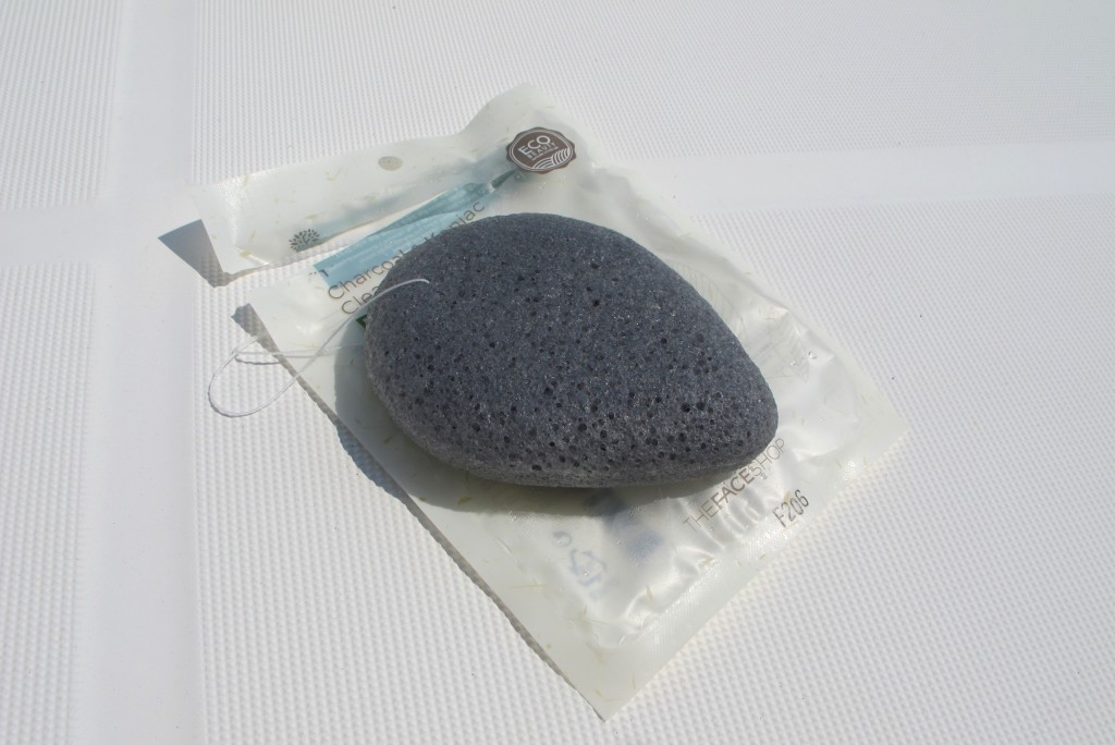 charcoal konjac cleansing sponge