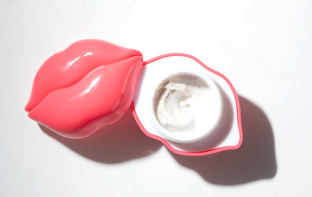 Korean Beauty brand Tony Moly Kiss kiss lip scrub in a lip container